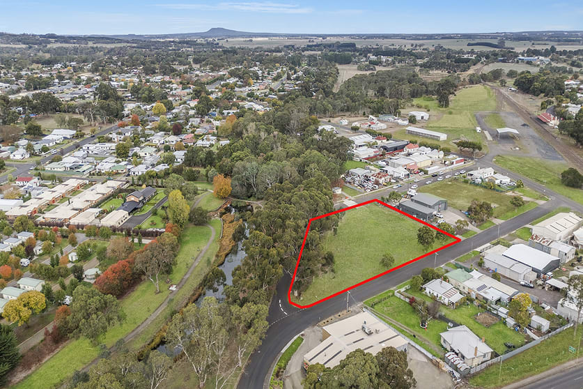 Click to view all images Holden Street Hamilton VIC 3300 - Image 1