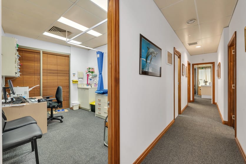 Click to view all images 4/7 Nicklin Way Minyama QLD 4575 - Image 3