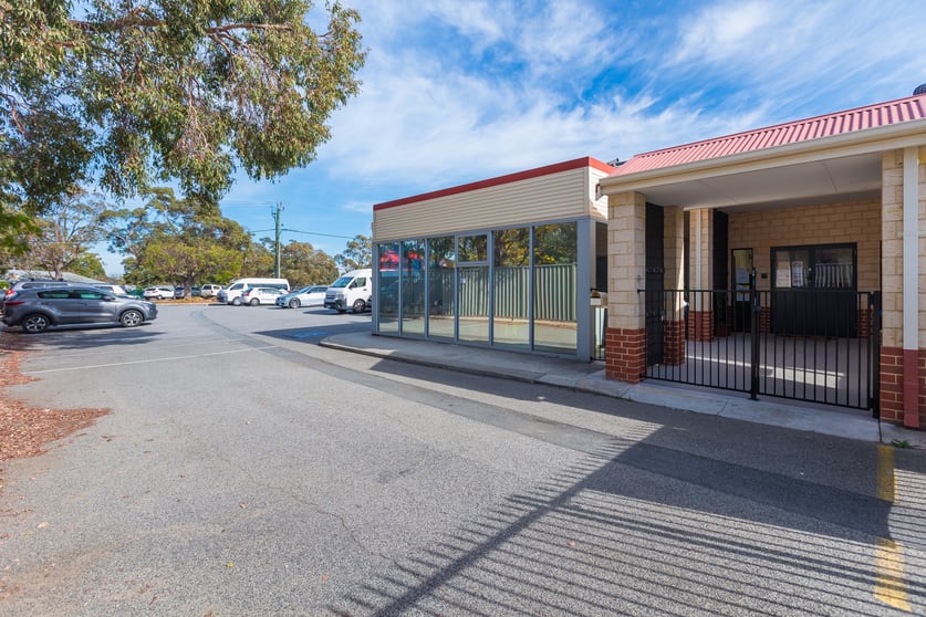 Click to view all images 17a Anderson Road Forrestfield WA 6058 - Image 3