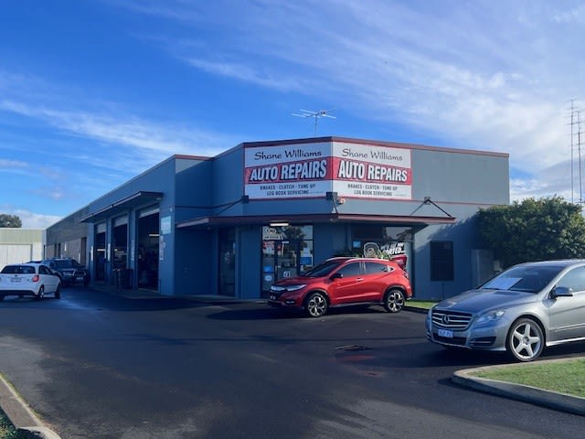 Click to view all images 82 King Road East Bunbury WA 6230 - Image 1