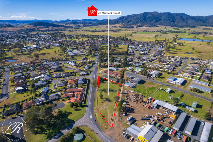 Click to view all images 42 Clement Street Gloucester NSW 2422 - Image 1