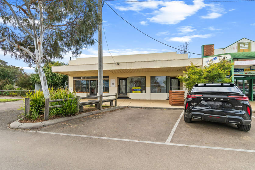 Click to view all images 39 Temple Street Heyfield VIC 3858 - Image 1
