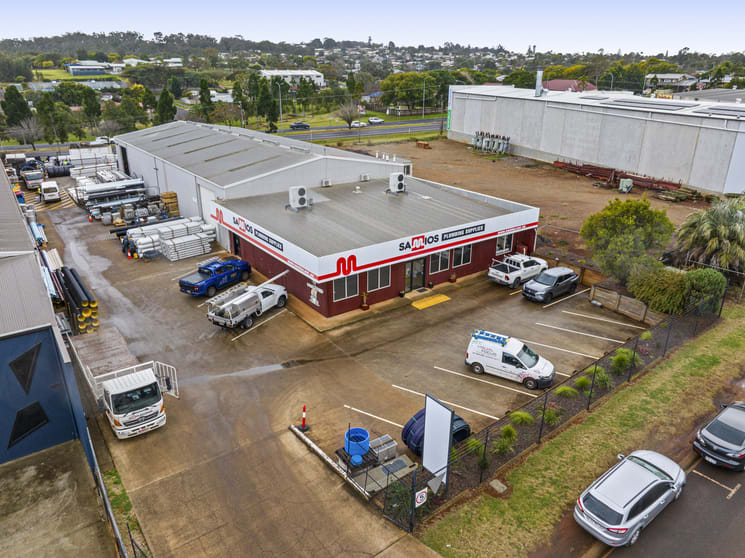 Click to view all images 13 Freighter Avenue Wilsonton QLD 4350 - Image 1