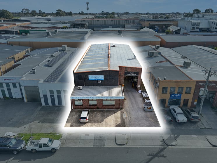 Click to view all images 17 Nellbern Road Moorabbin VIC 3189 - Image 1