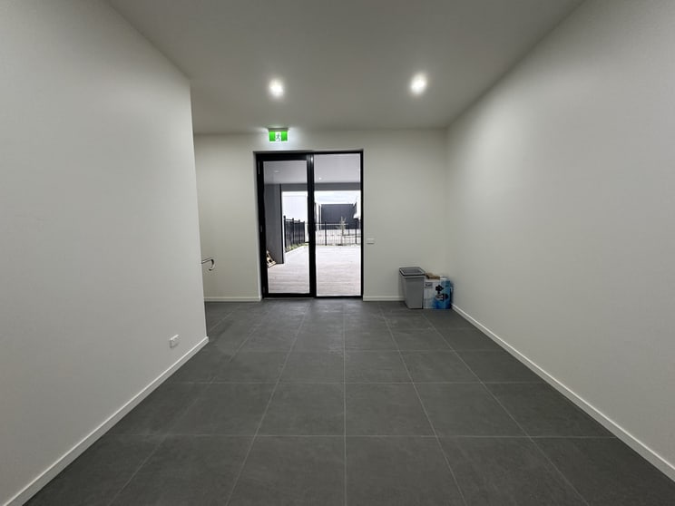 Click to view all images 2/26 Robbins Circuit Williamstown North VIC 3016 - Image 3