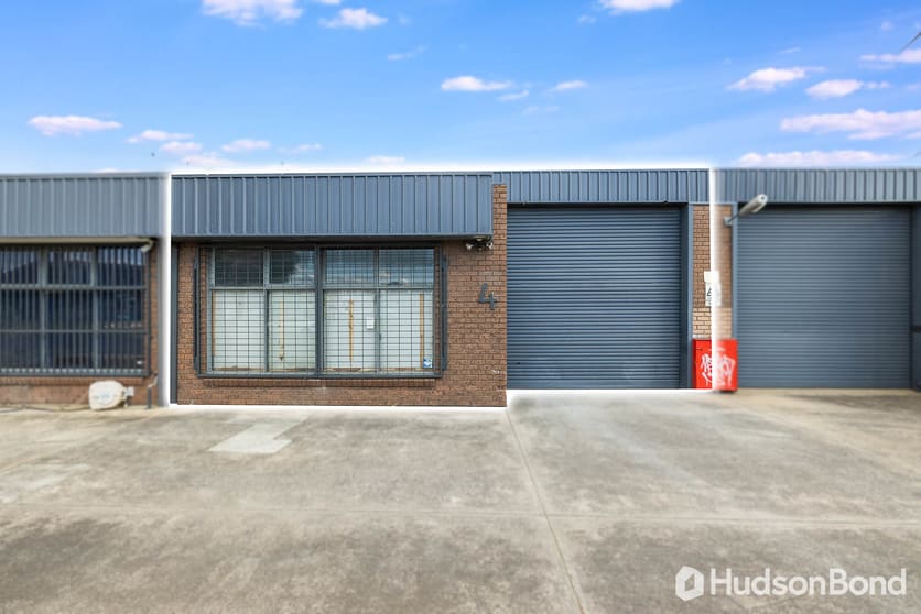 Click to view all images 4/2 Canterbury Road Braeside VIC 3195 - Image 1