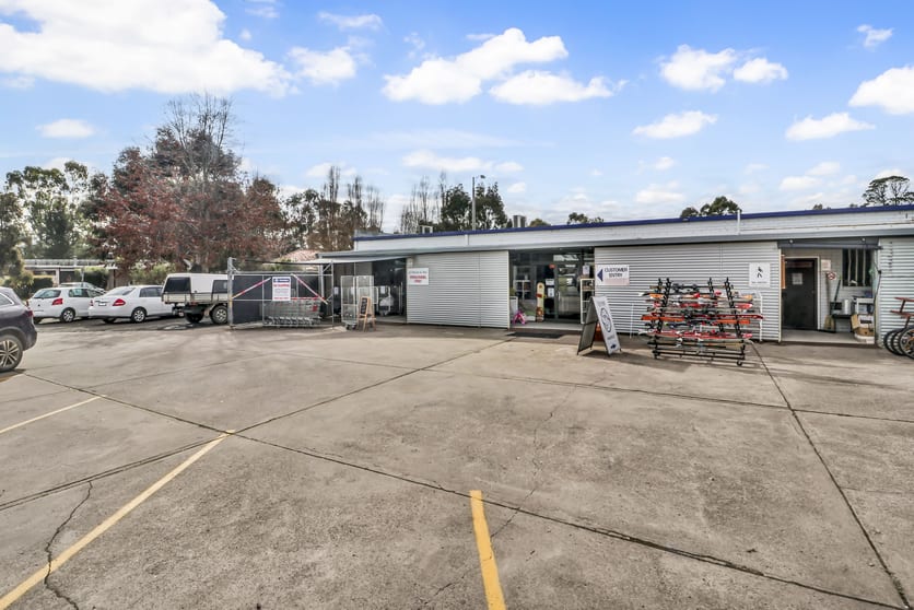 Click to view all images 8 Baldry Street Mansfield VIC 3722 - Image 3