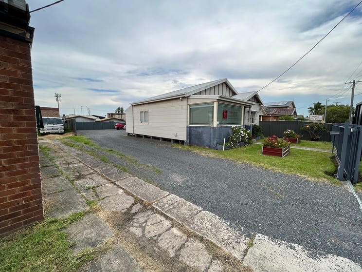 Click to view all images 51 Kenny Street Wollongong NSW 2500 - Image 2