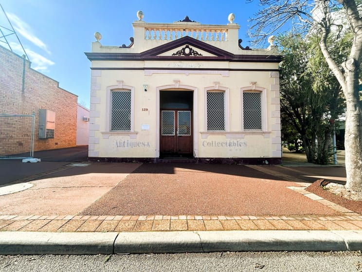 Click to view all images 129 Fitzgerald St E Northam WA 6401 - Image 1