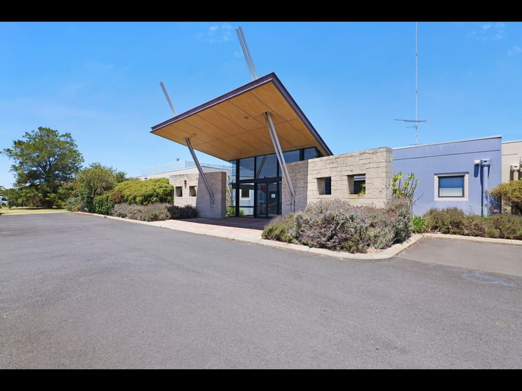 Click to view all images 35 McCombe Road Davenport WA 6230 - Image 3