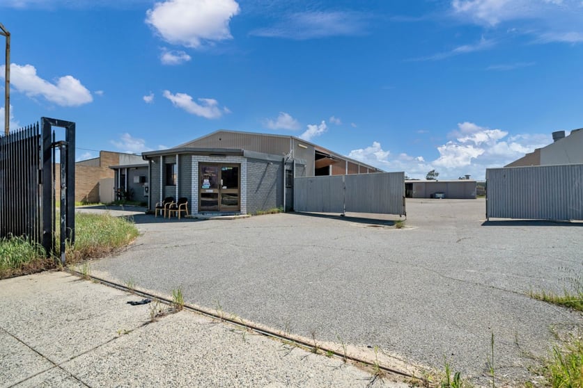 Click to view all images 26 Furniss Road Landsdale WA 6065 - Image 3