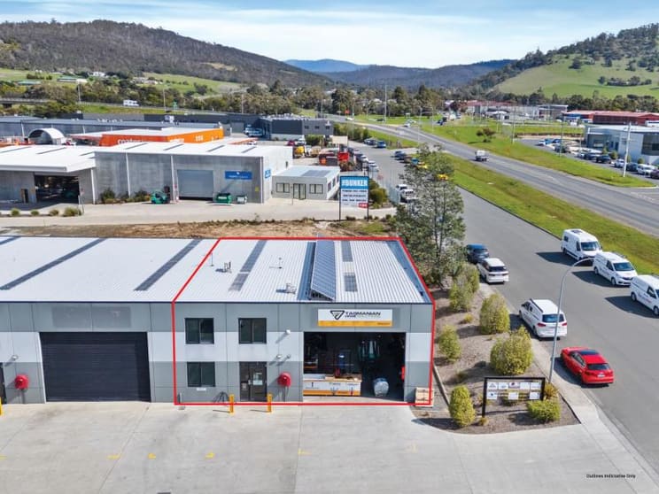 Click to view all images Unit 1/14 Kennedy Drive Cambridge TAS 7170 - Image 2