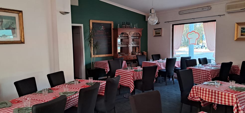 Click to view all images 1/1320 GREAT EASTERN HIGHWAY Glen Forrest WA 6071 - Image 2
