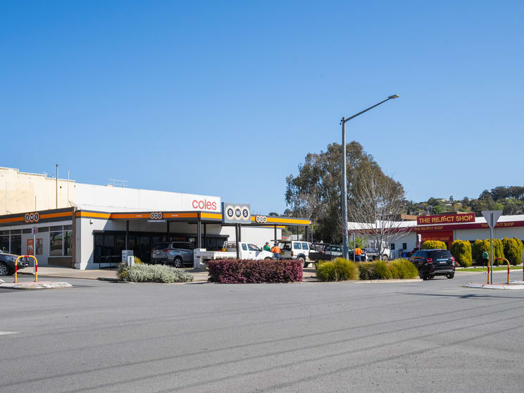Click to view all images 25 Russell Street Tumut NSW 2720 - Image 3