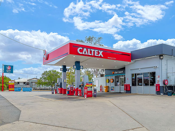 39 Douglass Street Clermont QLD 4721 - Image 1