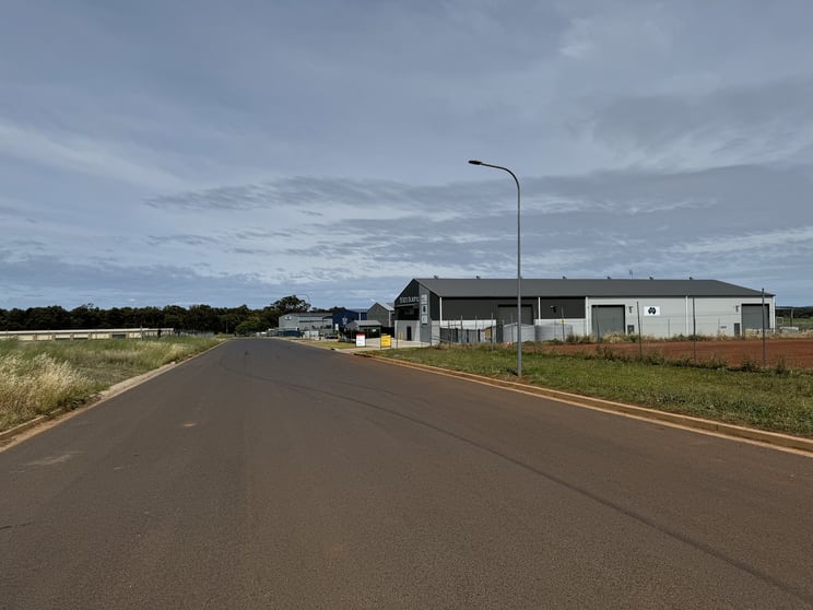 Click to view all images 9 McGuinn Crescent Dubbo NSW 2830 - Image 2