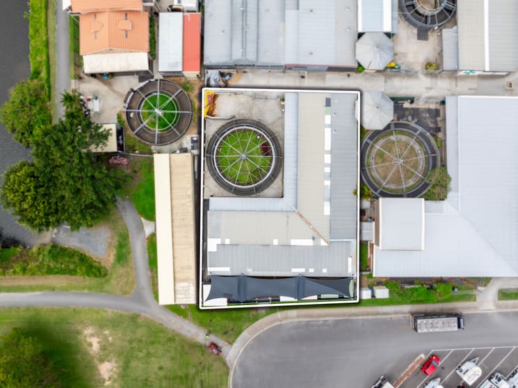 Click to view all images 4/86 Racecourse Drive Bundall QLD 4217 - Image 2