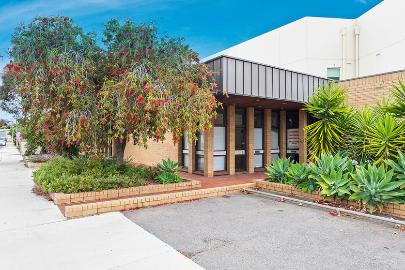 Click to view all images 2,3,&4/10 Beach Road Christies Beach SA 5165 - Image 2