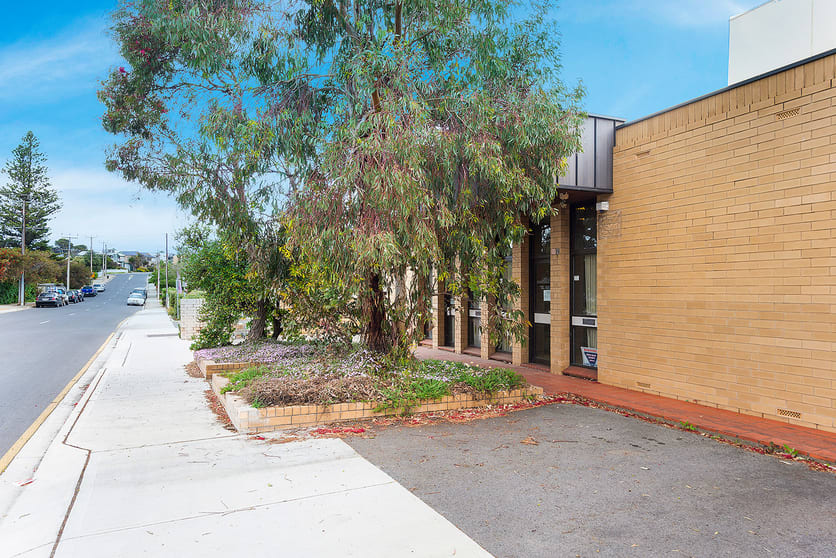 Click to view all images 2,3,&4/10 Beach Road Christies Beach SA 5165 - Image 3