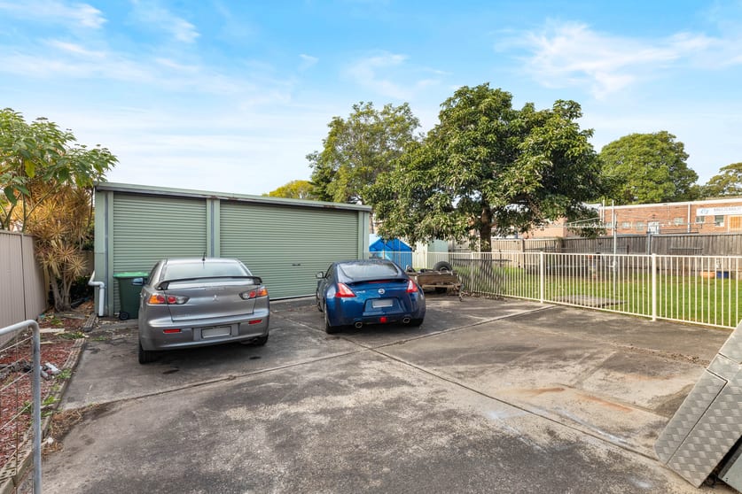 Click to view all images 2 Kaylaur Crescent Albion Park Rail NSW 2527 - Image 2