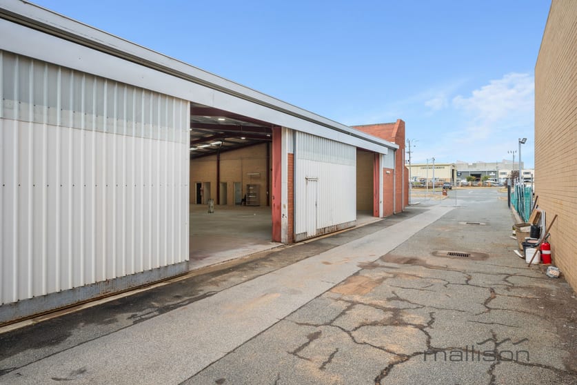 Click to view all images 42 Port Kembla Drive Bibra Lake WA 6163 - Image 3