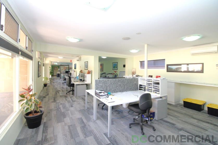 Click to view all images 30B Warwick Street Harristown QLD 4350 - Image 2