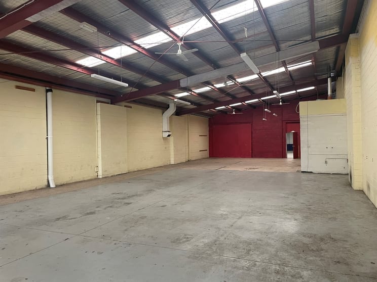 Click to view all images 2/23 Scoresby Road Bayswater VIC 3153 - Image 2