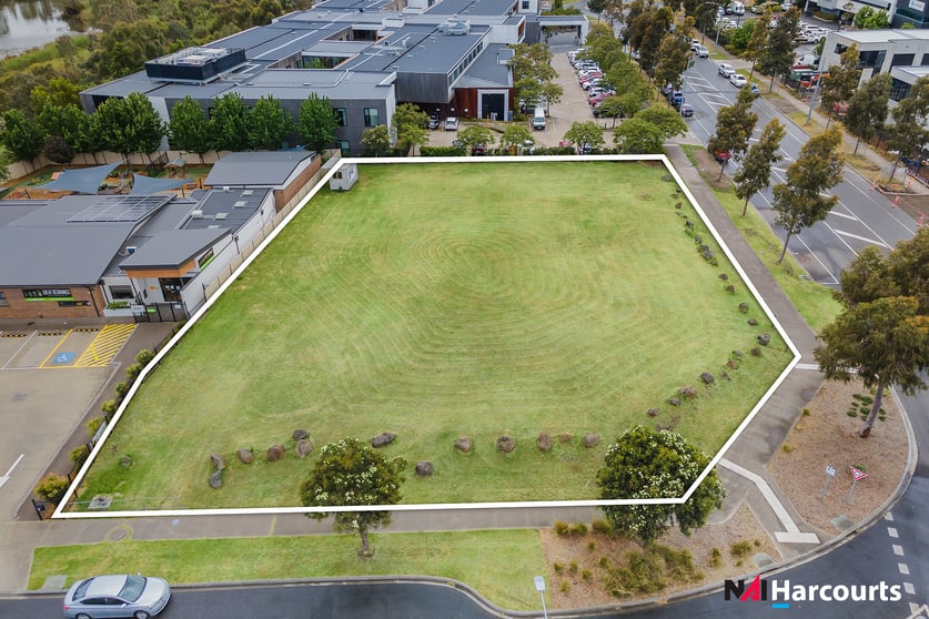 Click to view all images 2 Viewbank Court Epping VIC 3076 - Image 3
