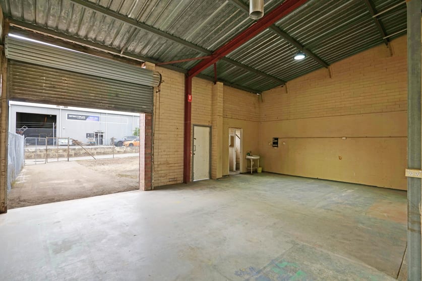 Click to view all images Unit 6/126-128 Radium Street Welshpool WA 6106 - Image 3