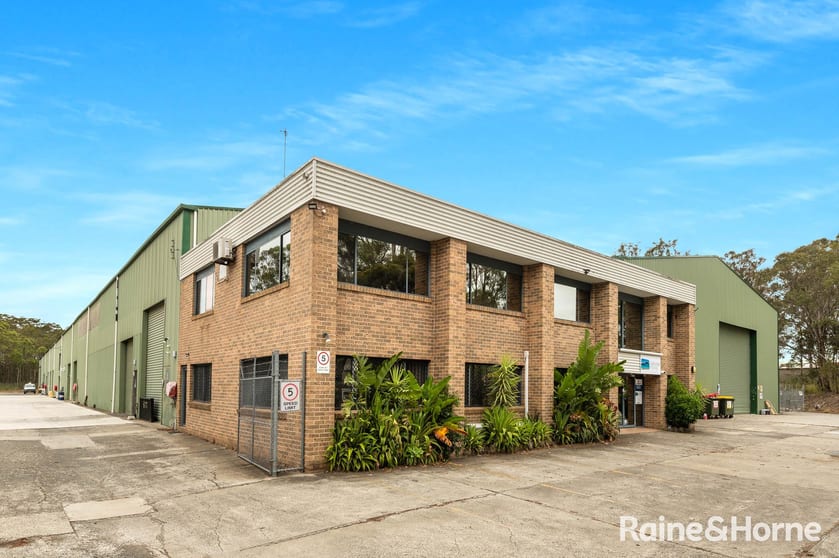 Click to view all images 4 Cumberland Avenue South Nowra NSW 2541 - Image 2