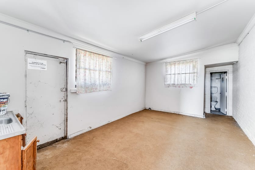 Click to view all images 11 Violet Grove Wendouree VIC 3355 - Image 3