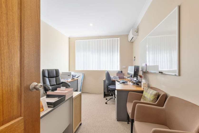Click to view all images 156 Great Western Highway Blaxland NSW 2774 - Image 3