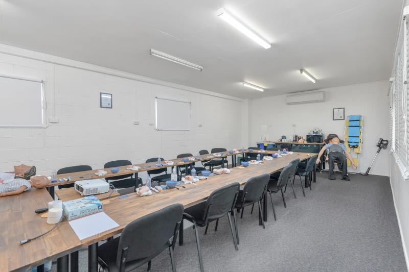 Click to view all images 52 Egerton Street Emerald QLD 4720 - Image 3