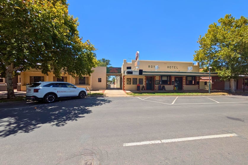 Click to view all images 41-45 Darling Street Wentworth NSW 2648 - Image 2