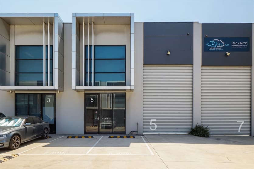Click to view all images 5 Ginibi Drive Altona North VIC 3025 - Image 1