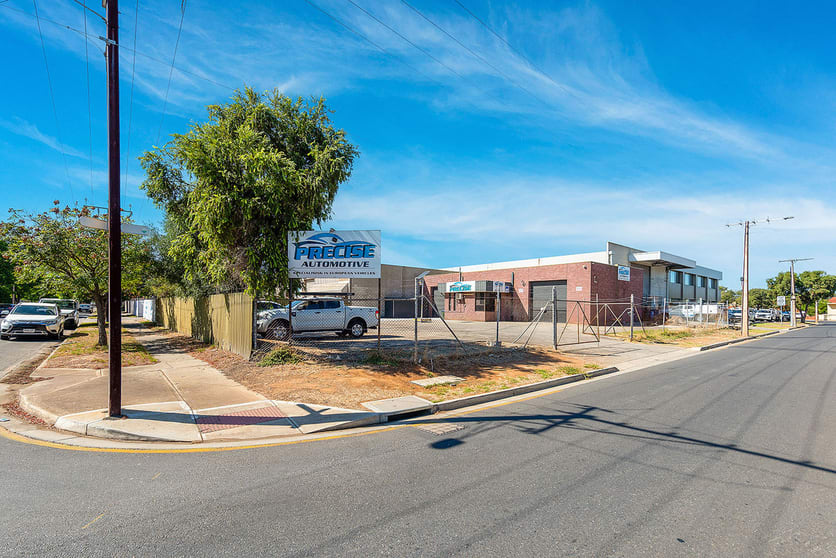 Click to view all images 2 Glen Elder Street Findon SA 5023 - Image 3