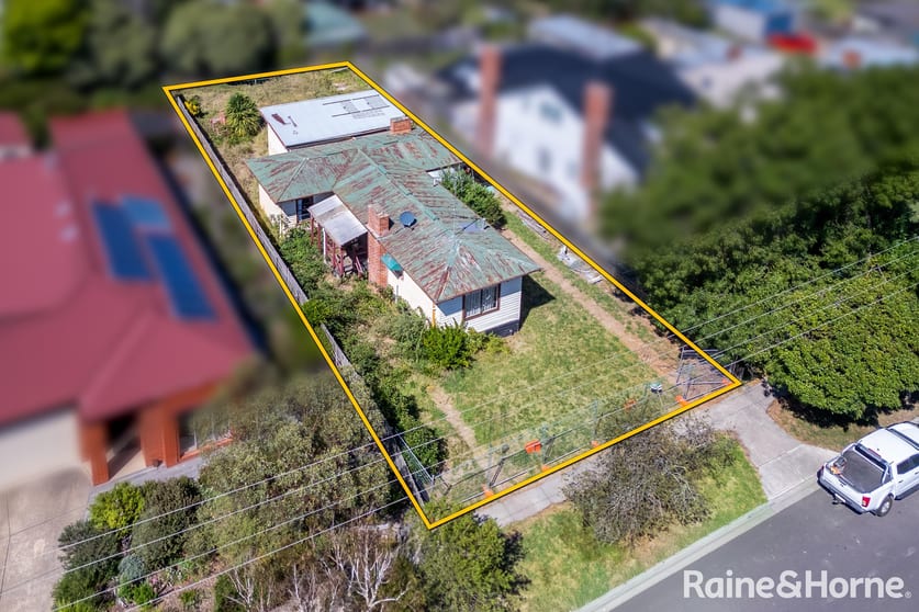 Click to view all images 9 Lyell Street Gisborne VIC 3437 - Image 1