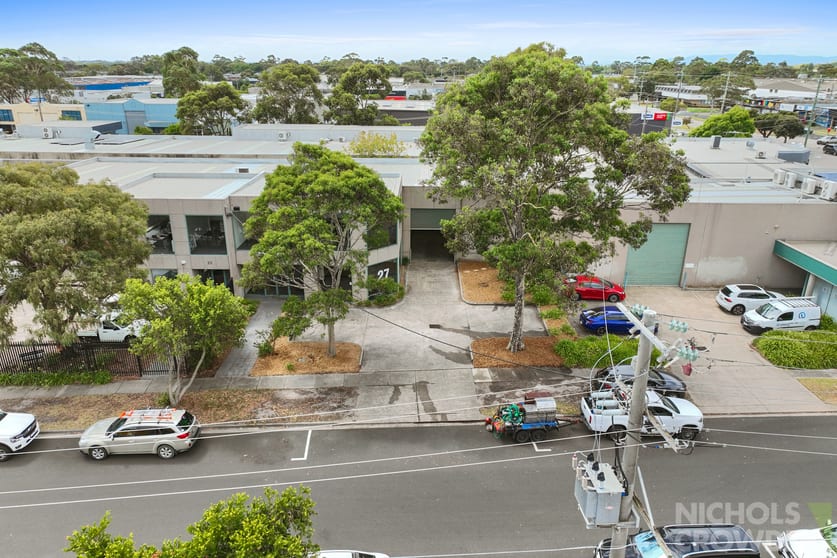 Click to view all images 27 Cumberland Drive Seaford VIC 3198 - Image 3
