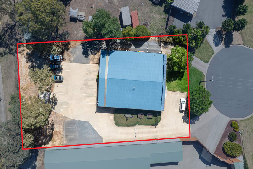 Click to view all images 4 Footmark Court Wodonga VIC 3690 - Image 2