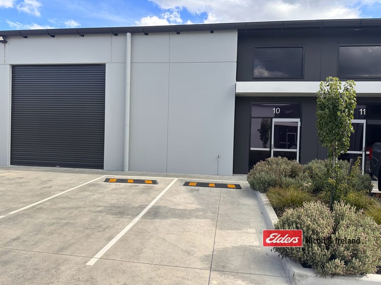 Click to view all images 10/12 Corporation Avenue Robin Hill NSW 2795 - Image 2