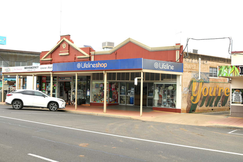 Click to view all images 105 Campbell Street Oakey QLD 4401 - Image 2