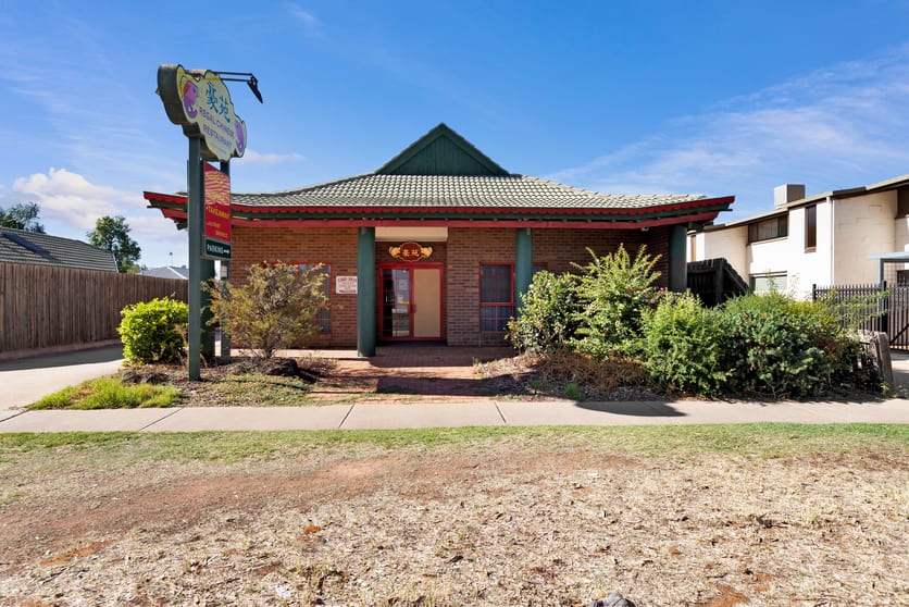 Click to view all images 224 Deakin Avenue Mildura VIC 3500 - Image 3