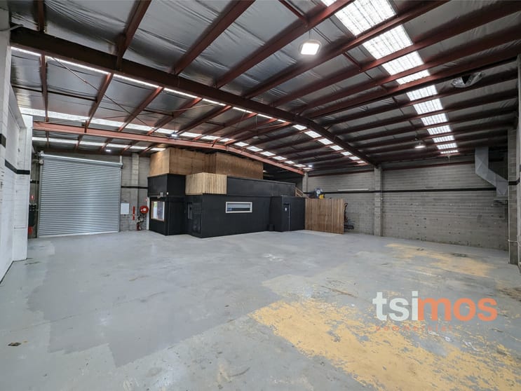 Click to view all images 19 Shearson Crescent Mentone VIC 3194 - Image 3