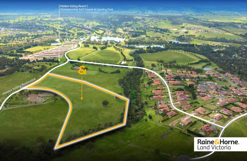 Click to view all images 4 Hidden Valley Boulevard Wallan VIC 3756 - Image 3