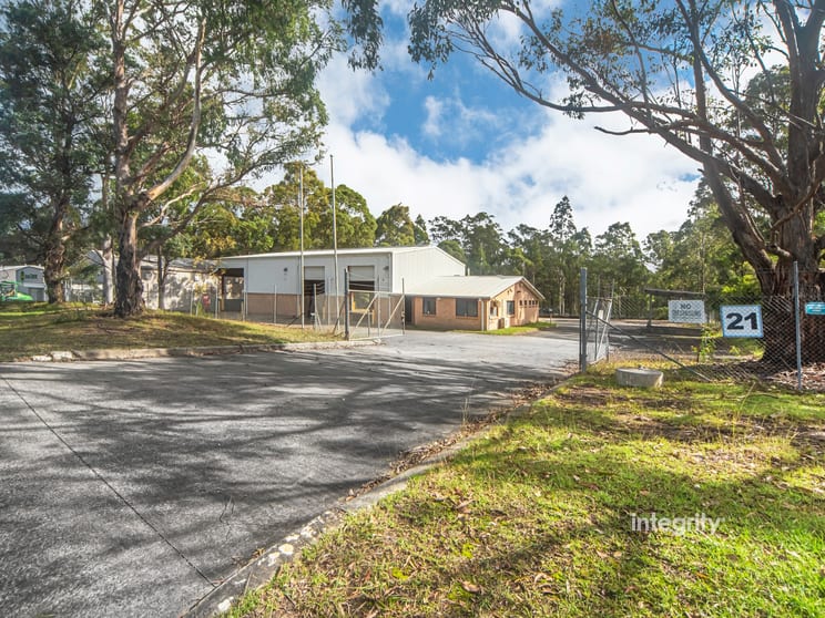 Click to view all images 21 Norfolk Avenue South Nowra NSW 2541 - Image 1
