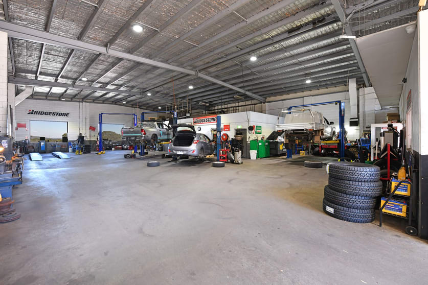 Click to view all images 876 Burwood Highway Ferntree Gully VIC 3156 - Image 3