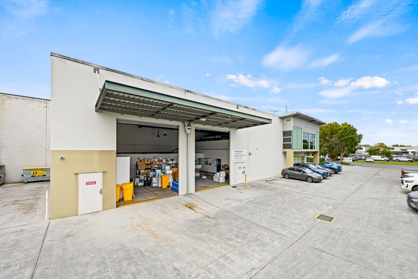 Click to view all images 2/120 Fison Avenue West Eagle Farm QLD 4009 - Image 2