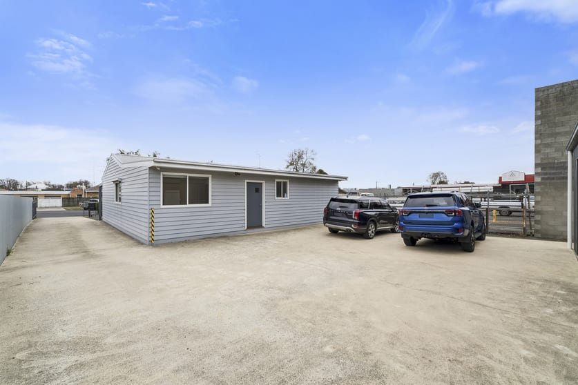 Click to view all images 46 Rae Street Colac VIC 3250 - Image 3
