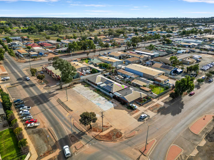 Click to view all images 384 Hay Street Kalgoorlie WA 6430 - Image 3