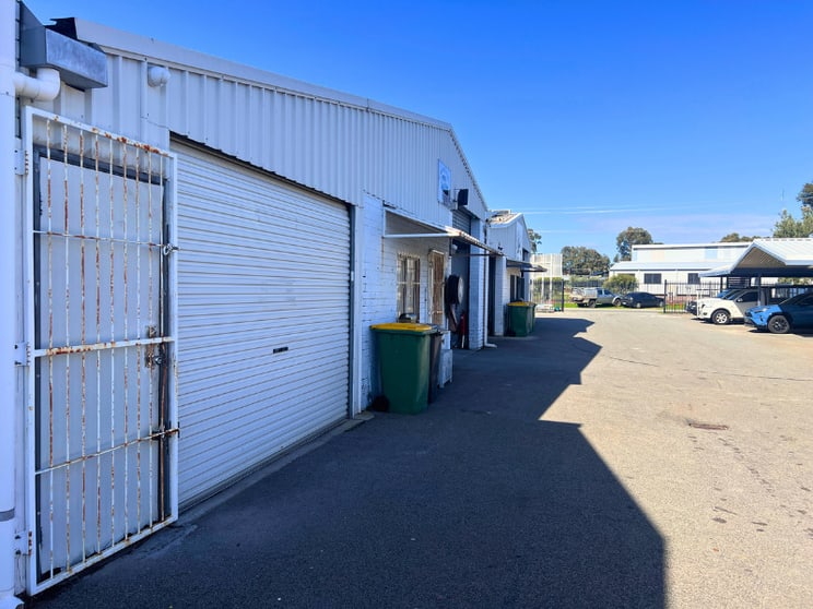Click to view all images 2/15 Alloa Road Maddington WA 6109 - Image 3